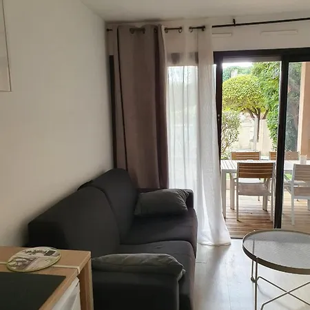 Lejlighed Agreable Dans De Avec Terrasse Et 2 Piscines, Au Bord De La Du Midi *