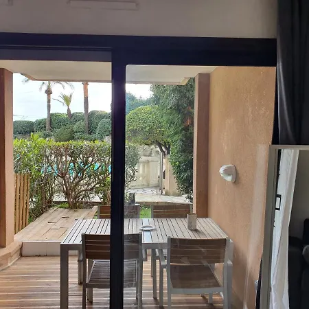 Agreable Appartement Dans Une Residence De Vacances Avec Terrasse Et 2 Piscines, Au Bord De La Plage Du Midi