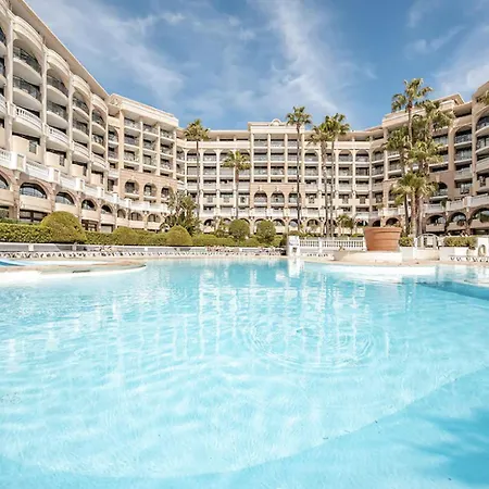 Agreable Dans De Avec Terrasse Et 2 Piscines, Au Bord De La Du Midi Lejlighed Cannes
